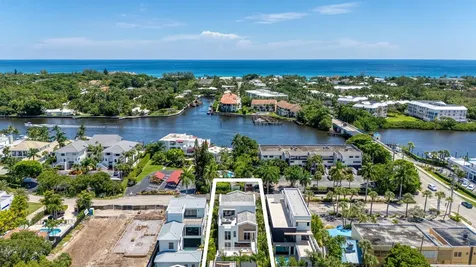 812 Palm Trail Delray Beach FL 33483