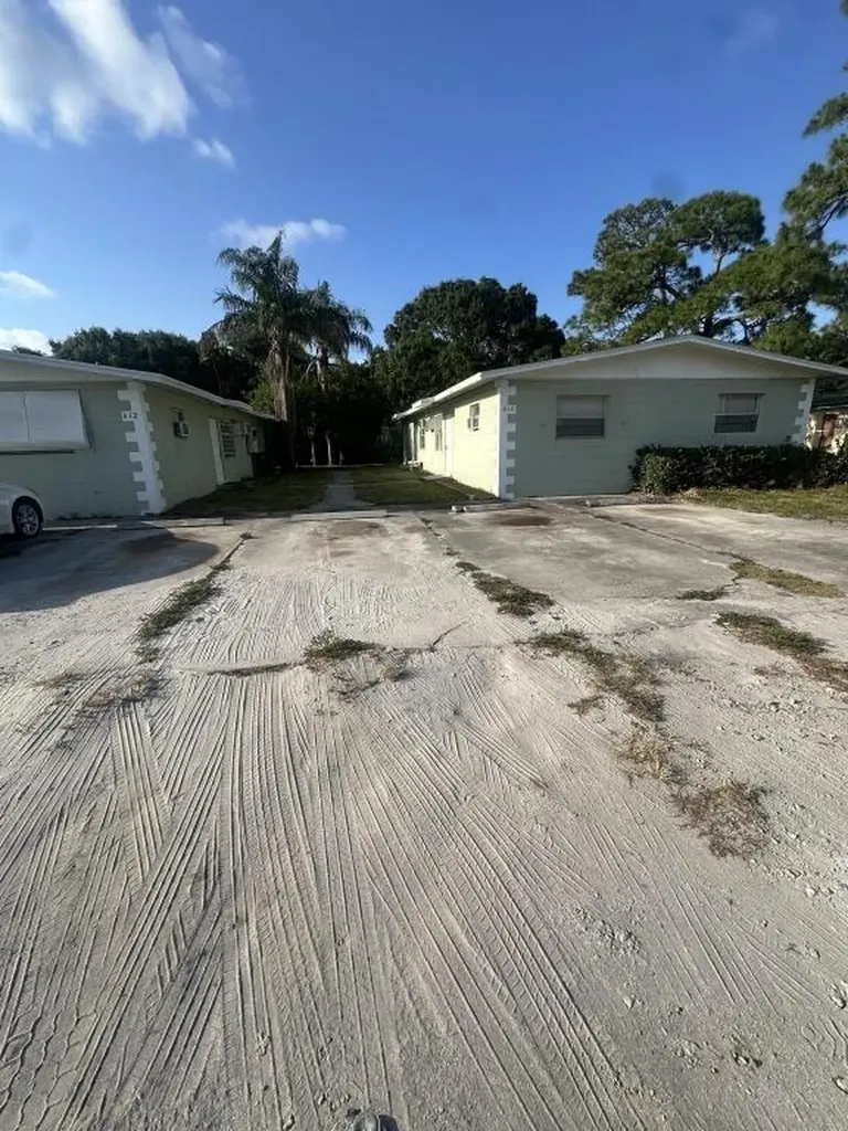610 Holly Avenue Fort Pierce FL 34982