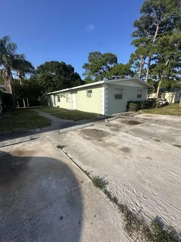 610 Holly Avenue Fort Pierce FL 34982