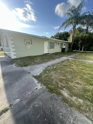 610 Holly Avenue Fort Pierce FL 34982