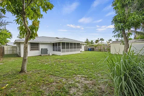 1915 Eucalyptus Avenue Fort Pierce FL 34949