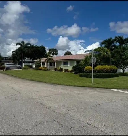 1915 Arabian Road Lake Clarke Shores FL 33406