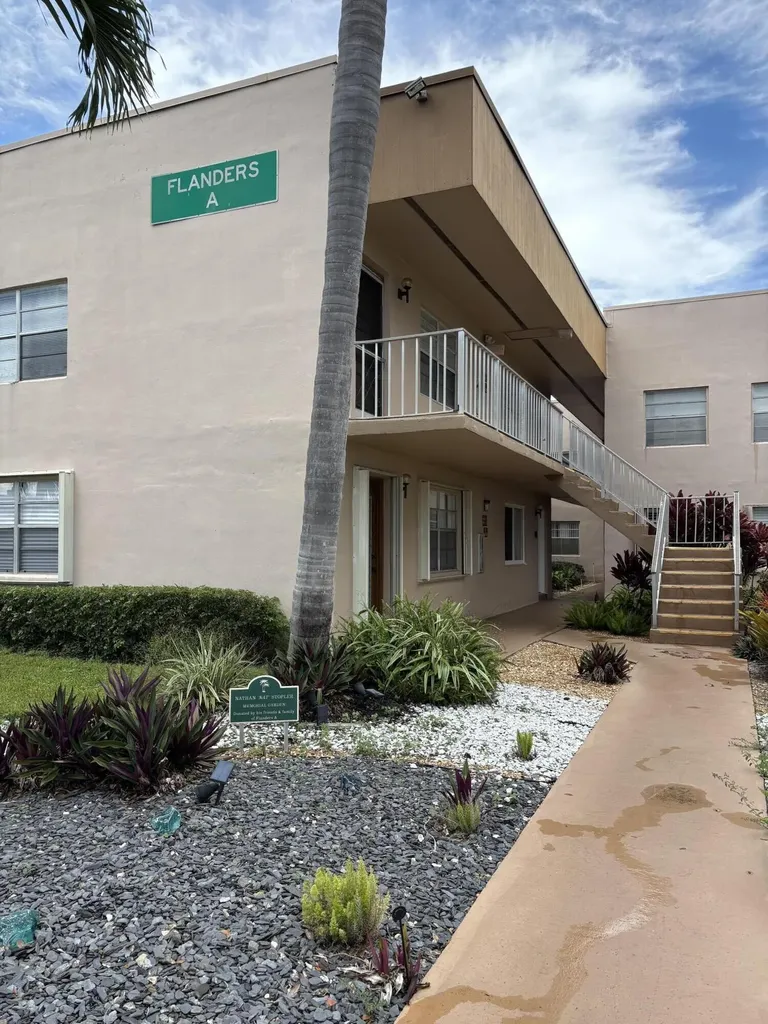 23 Flanders A Delray Beach FL 33484