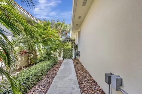 229 E Tall Oaks Circle Palm Beach Gardens FL 33410