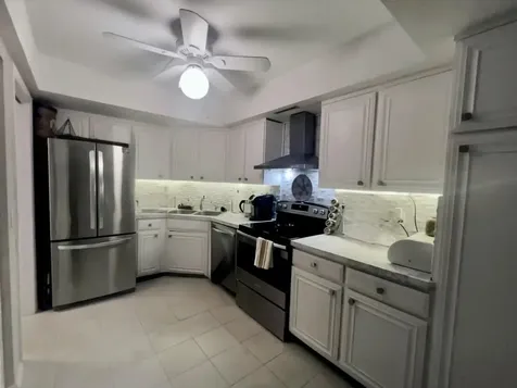 2425 Presidential Way West Palm Beach FL 33401
