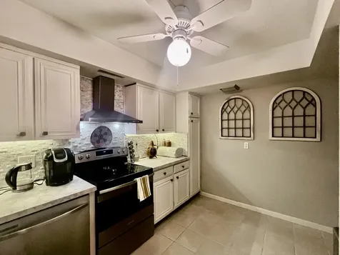 2425 Presidential Way West Palm Beach FL 33401
