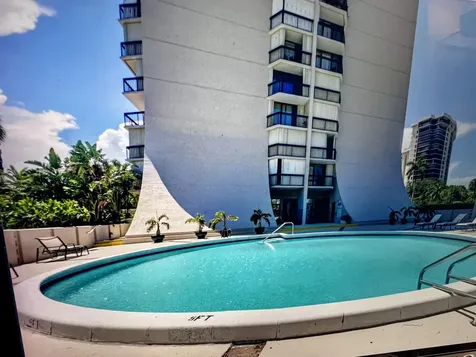 2425 Presidential Way West Palm Beach FL 33401