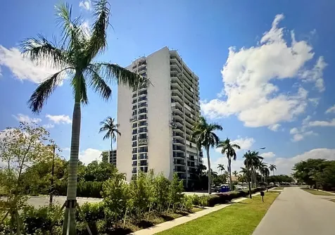 2425 Presidential Way West Palm Beach FL 33401