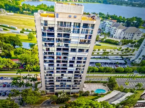 2425 Presidential Way West Palm Beach FL 33401