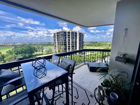 2425 Presidential Way West Palm Beach FL 33401