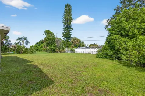 607 Se Forgal Street Port Saint Lucie FL 34983