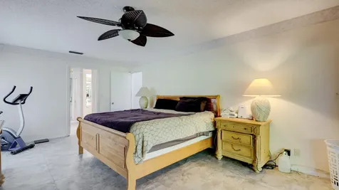 634 W Lakewoode Circle Delray Beach FL 33445
