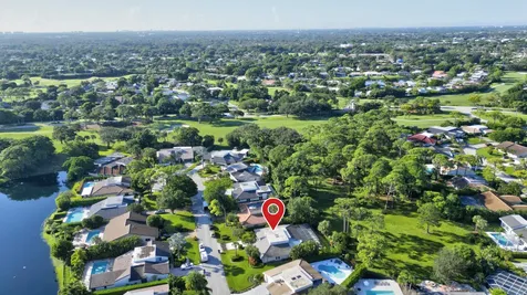 634 W Lakewoode Circle Delray Beach FL 33445