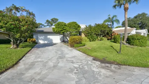634 W Lakewoode Circle Delray Beach FL 33445