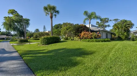 634 W Lakewoode Circle Delray Beach FL 33445