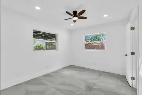 4040 Ne 4th. Avenue Deerfield Beach FL 33064