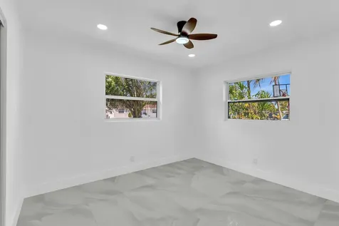 4040 Ne 4th. Avenue Deerfield Beach FL 33064