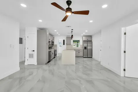 4040 Ne 4th. Avenue Deerfield Beach FL 33064