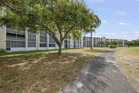 3871 Via Poinciana Lake Worth FL 33467