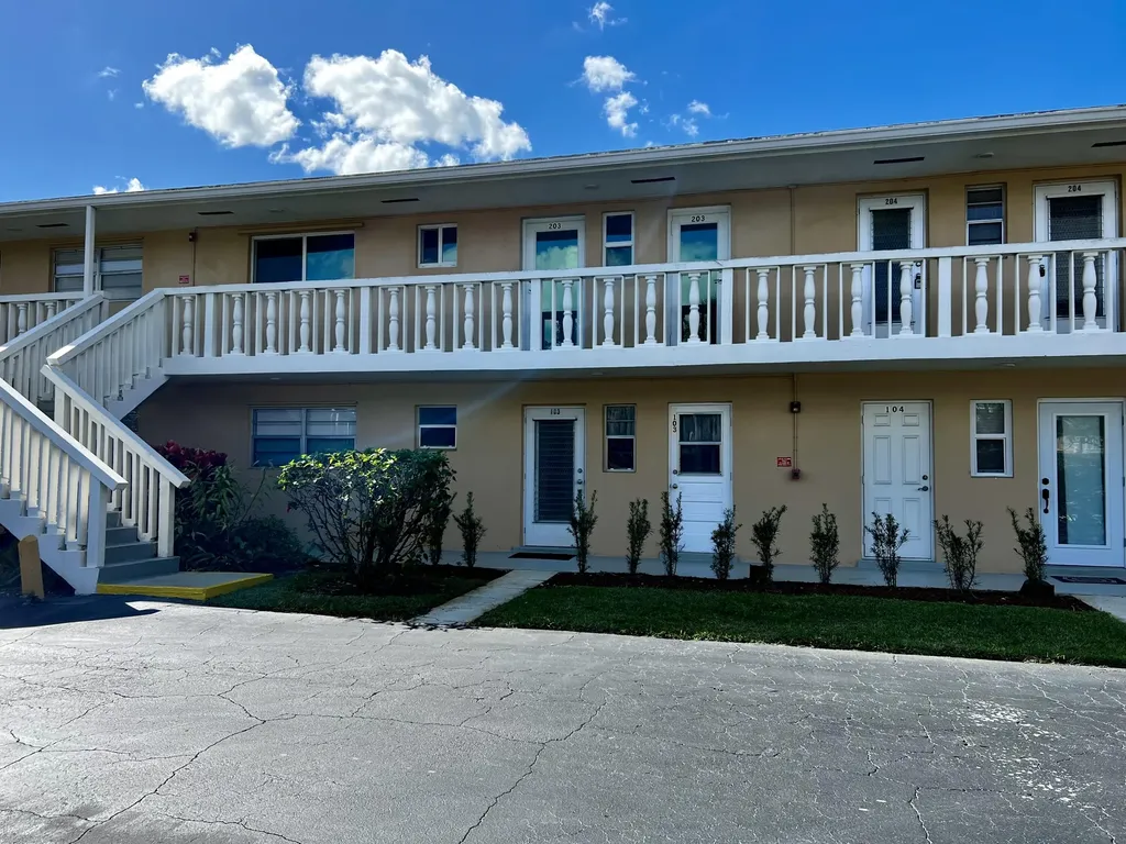 2222 NE 1st Way Boynton Beach FL 33435