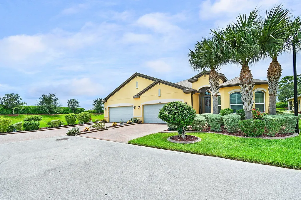 12759 Sw Lake Fern Circle Port Saint Lucie FL 34987