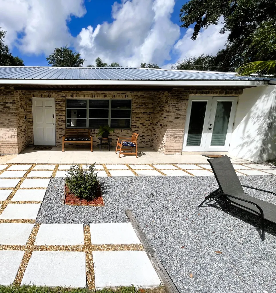 1018 Lake Josephine Court Sebring FL 33875