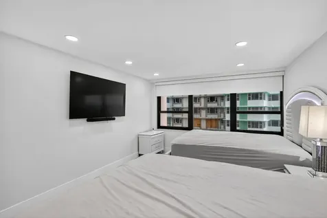 5225 Collins Avenue Miami Beach FL 33140
