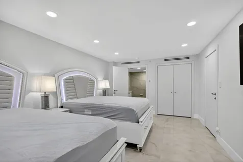 5225 Collins Avenue Miami Beach FL 33140