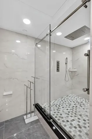 5225 Collins Avenue Miami Beach FL 33140