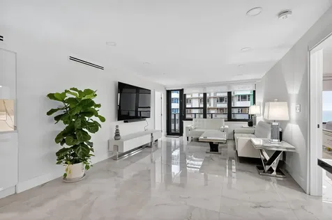 5225 Collins Avenue Miami Beach FL 33140
