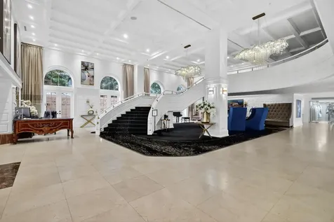 5225 Collins Avenue Miami Beach FL 33140