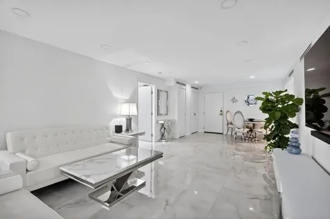 5225 Collins Avenue Miami Beach FL 33140