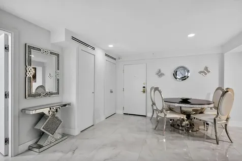5225 Collins Avenue Miami Beach FL 33140