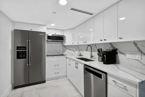 5225 Collins Avenue Miami Beach FL 33140