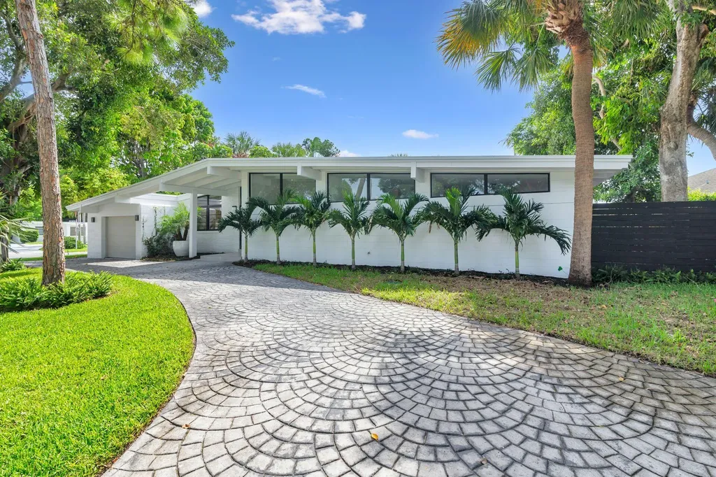7512 W Lake Drive Lake Clarke Shores FL 33406