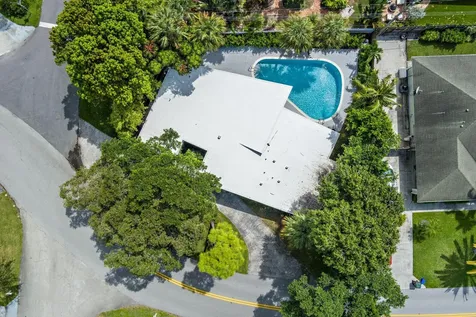 7512 W Lake Drive Lake Clarke Shores FL 33406