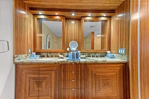 2480 Presidential Way West Palm Beach FL 33401