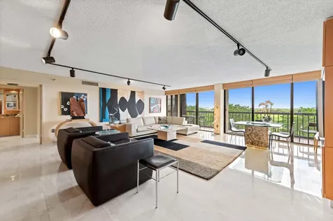 2480 Presidential Way West Palm Beach FL 33401