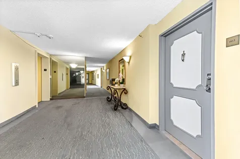 2480 Presidential Way West Palm Beach FL 33401