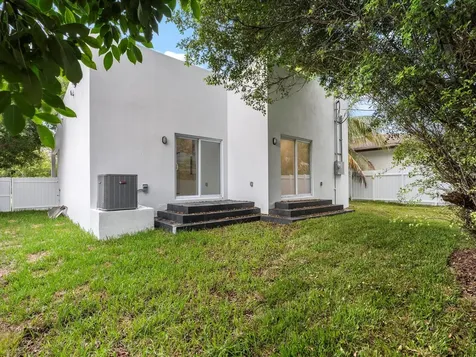 533 Nw 16th Avenue Fort Lauderdale FL 33311