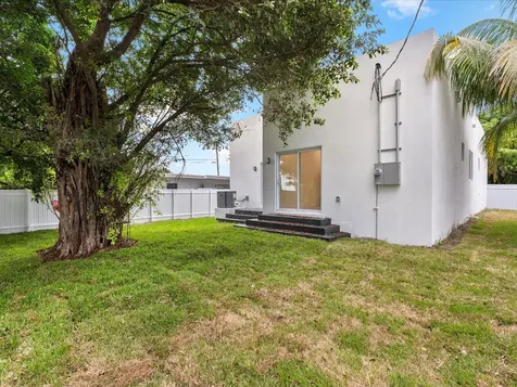 533 Nw 16th Avenue Fort Lauderdale FL 33311