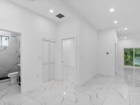 533 Nw 16th Avenue Fort Lauderdale FL 33311