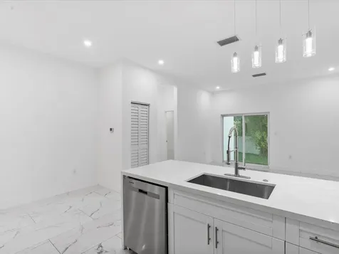 533 Nw 16th Avenue Fort Lauderdale FL 33311