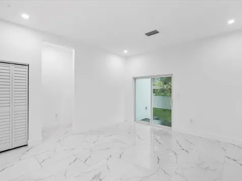 533 Nw 16th Avenue Fort Lauderdale FL 33311