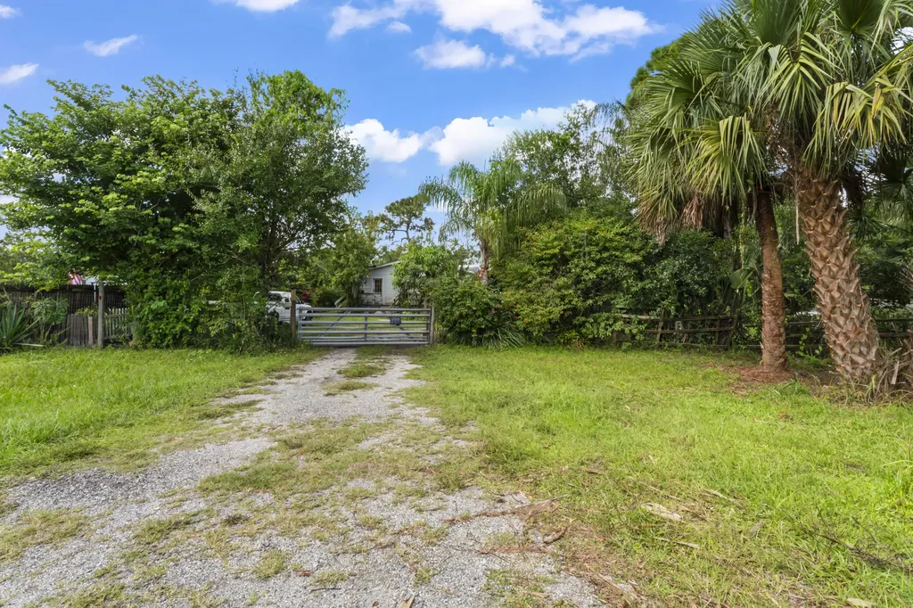 5710 E Tangerine Lane Okeechobee FL 34972