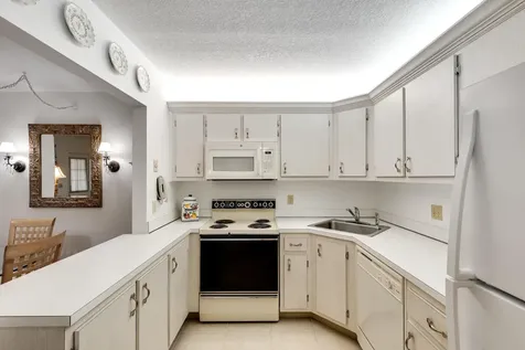 122 Lake Pine Circle Greenacres FL 33463
