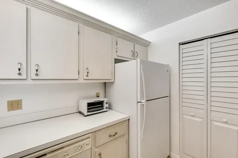 122 Lake Pine Circle Greenacres FL 33463