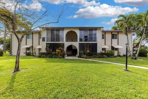 122 Lake Pine Circle Greenacres FL 33463