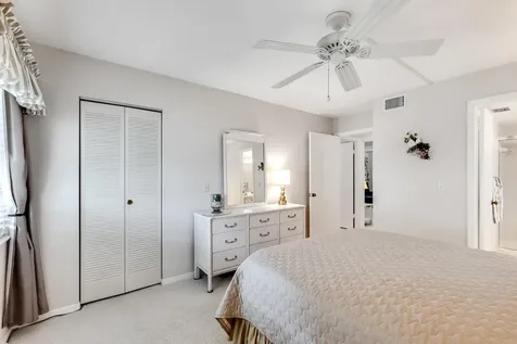 122 Lake Pine Circle Greenacres FL 33463