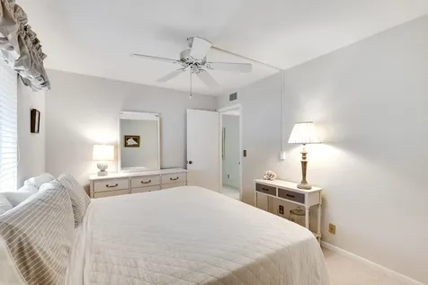 122 Lake Pine Circle Greenacres FL 33463